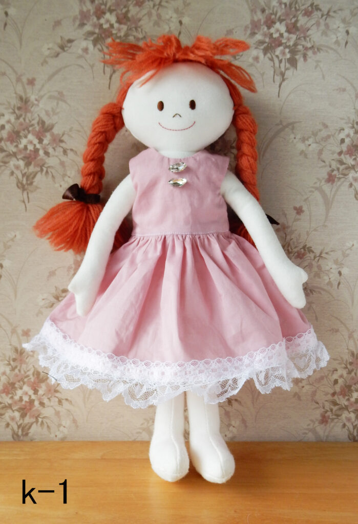 ニーナちゃん刺繍入り おしゃれ大好きニーナ | リバティ 生地、編み物、刺繍、刺し子のこと